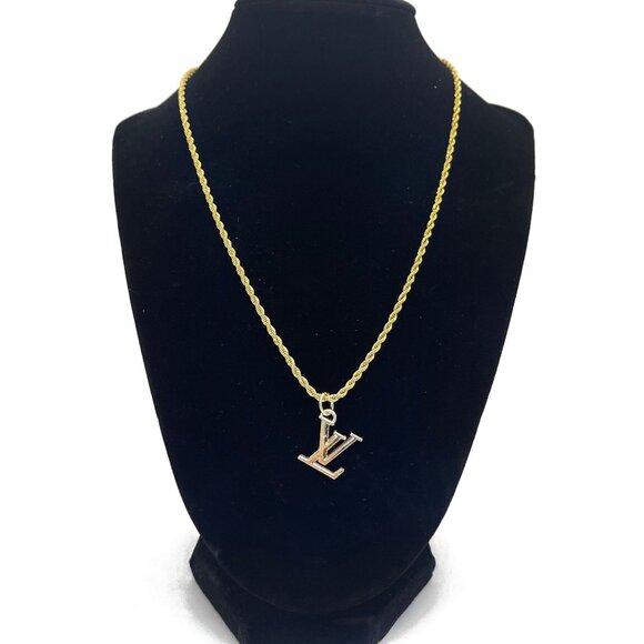 Authentic Louis Vuitton LV Monogram Charm Pendant Necklace Gold Plated Chain - Picture 2 of 9